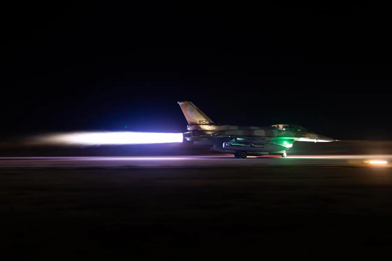 Lufta mes Iranit dhe Izraelit shpërthen në një fazë të re: Mbi 250 raketa, dhjetëra të vdekur dhe goditje ndaj objekteve bërthamore